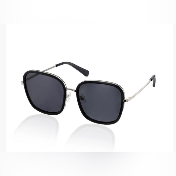 DIFF‎ Eyewear Genevive Black Smoke Polarized Sunglasses brand new with case - Picture 1 of 2